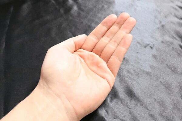 トリコレ(Tricore)温感ヘッドスパトリートメントは見た目が白くクリーム化するわけではないが、トリートメントしている感はしっかりある