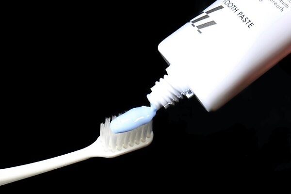 ブレスマイルクリア(bresmile)は粘り気のあるペーストタイプの歯磨き粉
