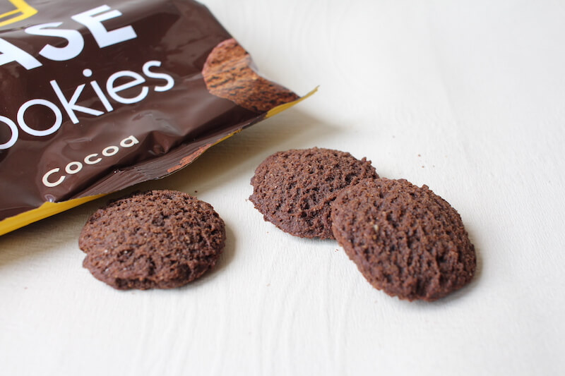 ベースフード(BASE FOOD)ベースクッキー検証：【ココア】穀物の香りとココア味がマッチ。ダークチョコレートのような味わい