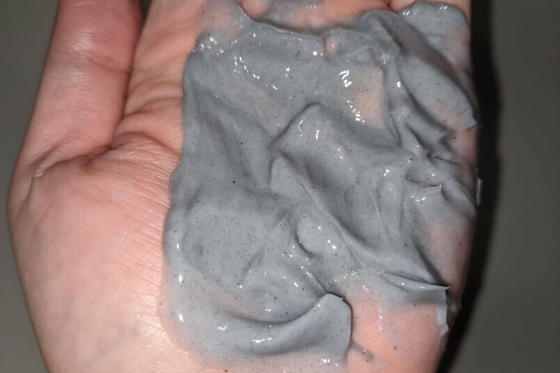 coconeクレイクリームシャンプーを実際に使用して効果を検証！：クレイ（泥）粒子が処方されていて、毛穴の奥まで綺麗にしてくれる
