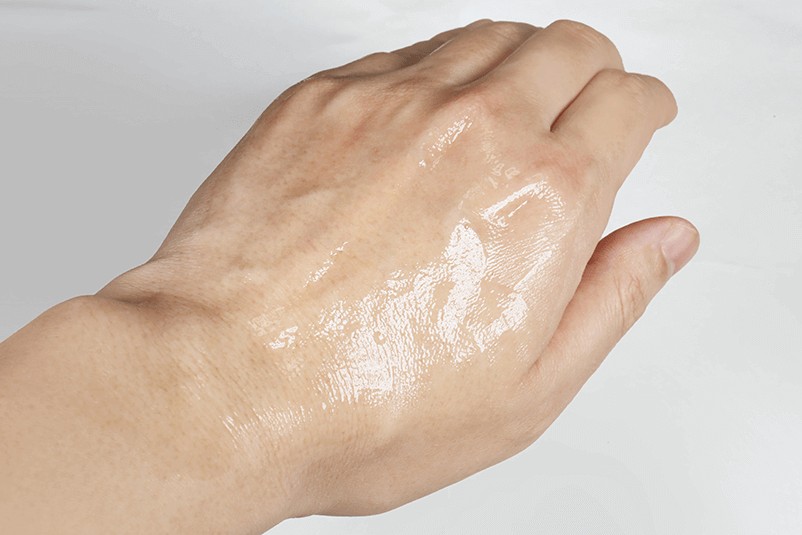 フレイスラボ ホワイトVCセラムは塗布後もしっとり感が続き保湿効果を感じる