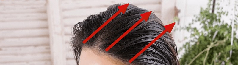 トリコレ（Tricore）温感ヘッドスパトリートメントの使い方:②少し上を向いて前髪の生え際から塗っていく